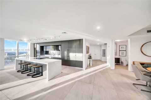 Купить кондоминиум в Майами, Флорида 4 спальни, 353.03м2, № 1998495 - фото 12