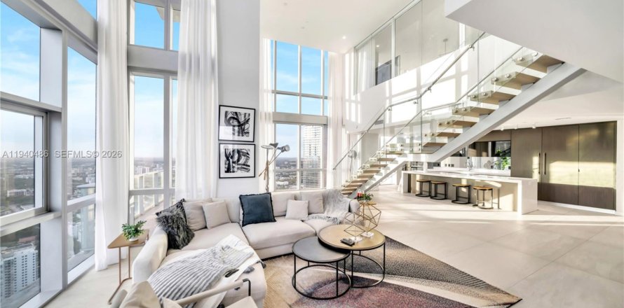 Кондоминиум с 4 спальнями в Майами, Флорида № 1998495