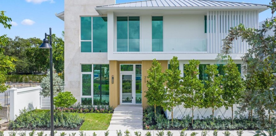 House in Delray Beach, Florida 5 bedrooms, 482.35 sq.m. № 2174046