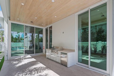 House in Delray Beach, Florida 5 bedrooms, 482.35 sq.m. № 2174046 - photo 24