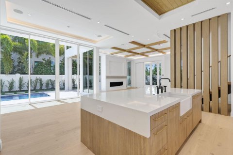 House in Delray Beach, Florida 5 bedrooms, 482.35 sq.m. № 2174046 - photo 13