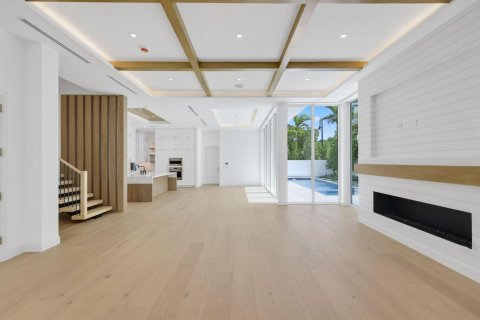 House in Delray Beach, Florida 5 bedrooms, 482.35 sq.m. № 2174046 - photo 7