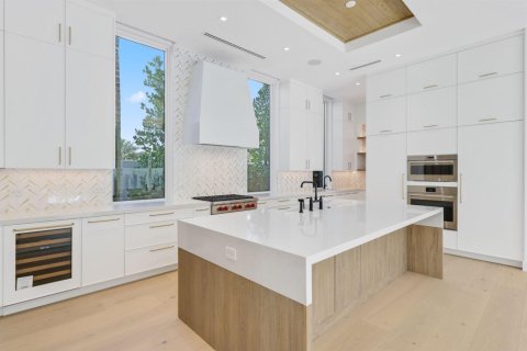 House in Delray Beach, Florida 5 bedrooms, 482.35 sq.m. № 2174046 - photo 9