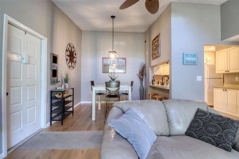 Condo in Tarpon Springs, Florida, 2 bedrooms  № 1634655 - photo 10