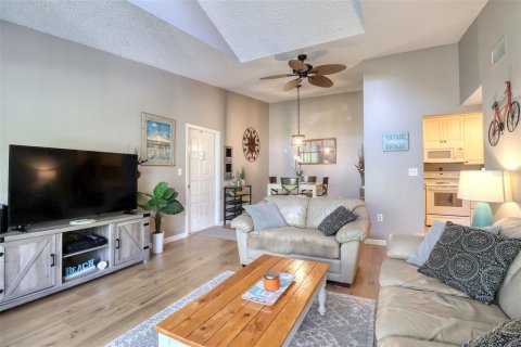 Condo in Tarpon Springs, Florida, 2 bedrooms  № 1634655 - photo 14