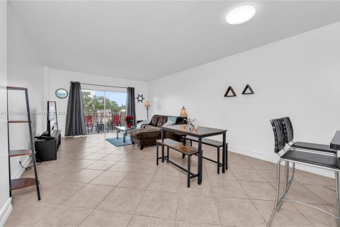Condominio en venta en North Bay Village, Florida, 1 dormitorio, 76.83 m2 № 1839194 - foto 13