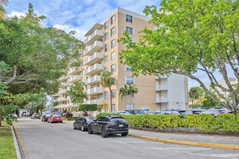 Condominio en venta en North Bay Village, Florida, 1 dormitorio, 76.83 m2 № 1839194 - foto 3
