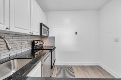 Condominio en venta en North Bay Village, Florida, 1 dormitorio, 76.83 m2 № 1839194 - foto 9