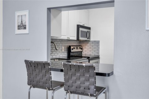 Condominio en venta en North Bay Village, Florida, 1 dormitorio, 76.83 m2 № 1839194 - foto 10