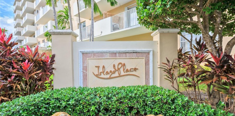 Condominio en North Bay Village, Florida, 1 dormitorio № 1839194