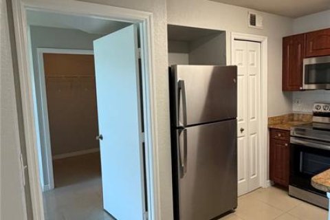 Condo in Lutz, Florida, 2 bedrooms  № 2217778 - photo 10