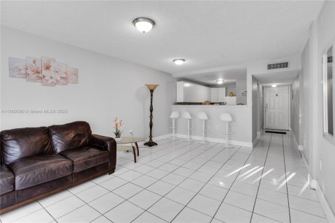 Купить кондоминиум в Хайалиа Гарденс, Флорида 2 спальни, 89.19м2, № 1960949 - фото 17