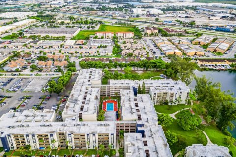Купить кондоминиум в Хайалиа Гарденс, Флорида 2 спальни, 89.19м2, № 1960949 - фото 2