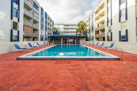 Купить кондоминиум в Хайалиа Гарденс, Флорида 2 спальни, 89.19м2, № 1960949 - фото 11