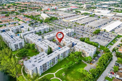 Купить кондоминиум в Хайалиа Гарденс, Флорида 2 спальни, 89.19м2, № 1960949 - фото 4