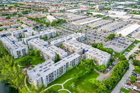 Купить кондоминиум в Хайалиа Гарденс, Флорида 2 спальни, 89.19м2, № 1960949 - фото 5