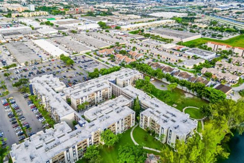Купить кондоминиум в Хайалиа Гарденс, Флорида 2 спальни, 89.19м2, № 1960949 - фото 3