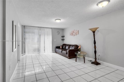 Купить кондоминиум в Хайалиа Гарденс, Флорида 2 спальни, 89.19м2, № 1960949 - фото 15