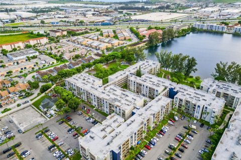 Купить кондоминиум в Хайалиа Гарденс, Флорида 2 спальни, 89.19м2, № 1960949 - фото 1