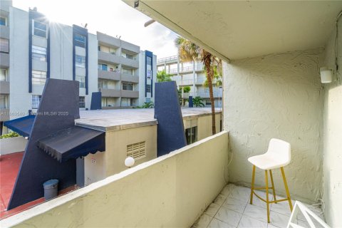 Купить кондоминиум в Хайалиа Гарденс, Флорида 2 спальни, 89.19м2, № 1960949 - фото 9