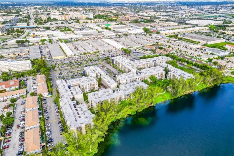 Купить кондоминиум в Хайалиа Гарденс, Флорида 2 спальни, 89.19м2, № 1960949 - фото 6