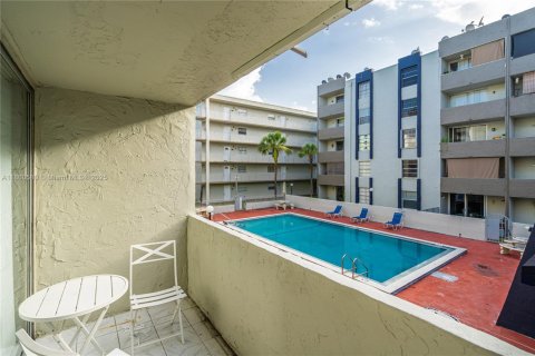 Купить кондоминиум в Хайалиа Гарденс, Флорида 2 спальни, 89.19м2, № 1960949 - фото 8