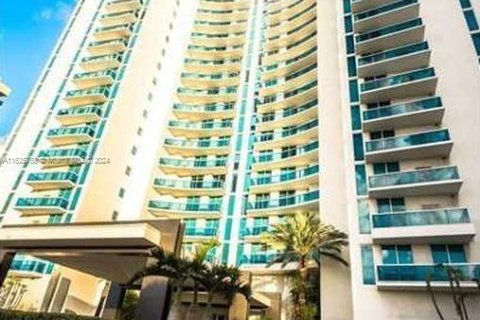 Купить кондоминиум в Холливуд, Флорида 3 спальни, 193.98м2, № 1984766 - фото 1