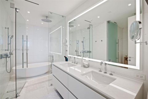 Condominio en venta en Miami, Florida, 3 dormitorios, 169.92 m2 № 2000664 - foto 19