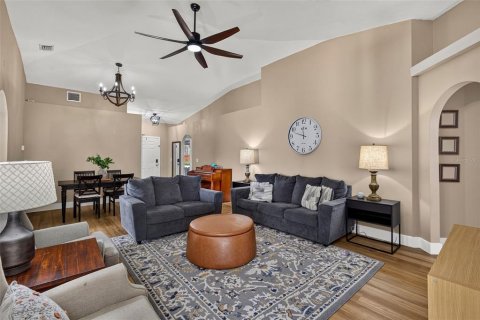 House in Wesley Chapel, Florida 4 bedrooms, 174.1 sq.m. № 2231635 - photo 2