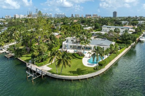 Casa en venta en Surfside, Florida, 6 dormitorios, 509.57 m2 № 1943148 - foto 9