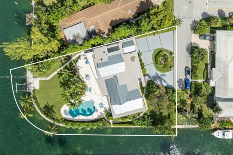 Casa en venta en Surfside, Florida, 6 dormitorios, 509.57 m2 № 1943148 - foto 8