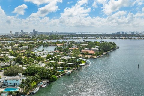 Casa en venta en Surfside, Florida, 6 dormitorios, 509.57 m2 № 1943148 - foto 3