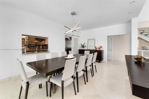 Casa en venta en Surfside, Florida, 6 dormitorios, 509.57 m2 № 1943148 - foto 17