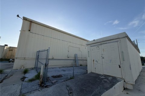 Propiedad comercial en venta en Seminole, Florida, 1270.9 m2 № 2416431 - foto 13