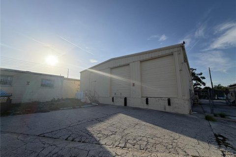 Propiedad comercial en venta en Seminole, Florida, 1270.9 m2 № 2416431 - foto 12