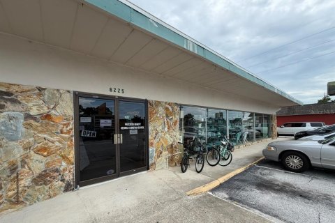 Propiedad comercial en venta en Seminole, Florida, 1270.9 m2 № 2416431 - foto 6