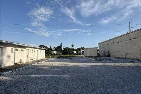 Propiedad comercial en venta en Seminole, Florida, 1270.9 m2 № 2416431 - foto 10