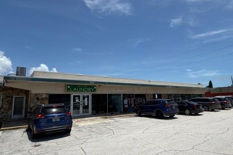 Propiedad comercial en venta en Seminole, Florida, 1270.9 m2 № 2416431 - foto 4
