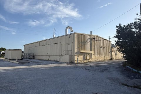 Propiedad comercial en venta en Seminole, Florida, 1270.9 m2 № 2416431 - foto 11