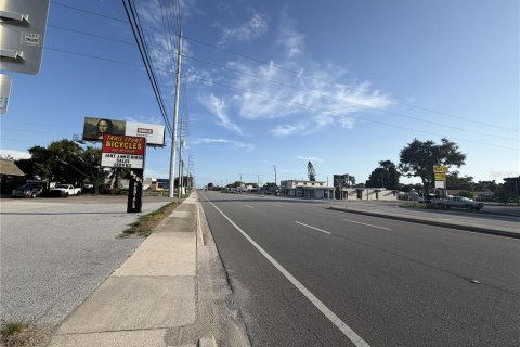 Propiedad comercial en venta en Seminole, Florida, 1270.9 m2 № 2416431 - foto 19
