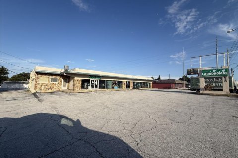 Propiedad comercial en venta en Seminole, Florida, 1270.9 m2 № 2416431 - foto 3