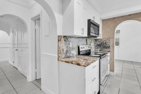 Casa en venta en North Miami, Florida, 3 dormitorios, 120.31 m2 № 1731510 - foto 11