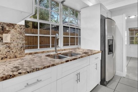 Casa en venta en North Miami, Florida, 3 dormitorios, 120.31 m2 № 1731510 - foto 7