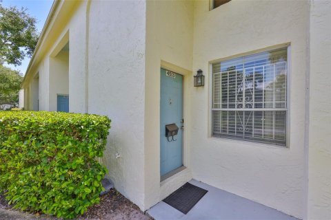 Touwnhouse à vendre à Tampa, Floride: 2 chambres, 96.99 m2 № 1907065 - photo 4