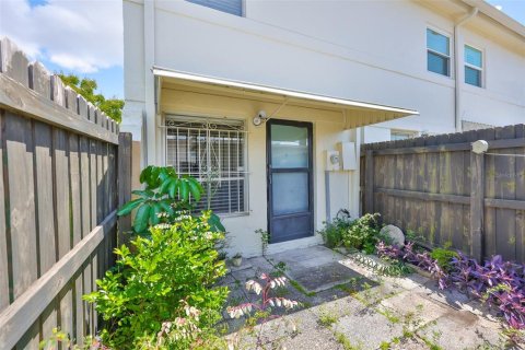 Touwnhouse à vendre à Tampa, Floride: 2 chambres, 96.99 m2 № 1907065 - photo 7