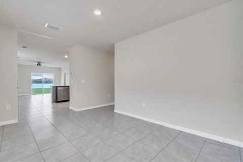 House in Wimauma, Florida 3 bedrooms, 140.84 sq.m. № 2221266 - photo 11