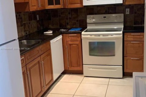 Кондоминиум с 1 спальней в Майами, Флорида № 2048082