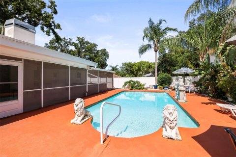 House in Dunedin, Florida 4 bedrooms, 193.7 sq.m. № 2231499 - photo 3