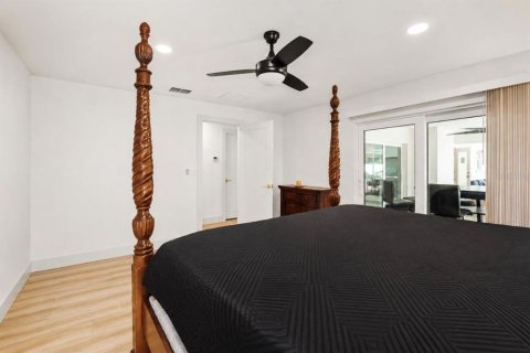 House in Dunedin, Florida 4 bedrooms, 193.7 sq.m. № 2231499 - photo 24