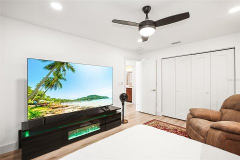 House in Dunedin, Florida 4 bedrooms, 193.7 sq.m. № 2231499 - photo 20